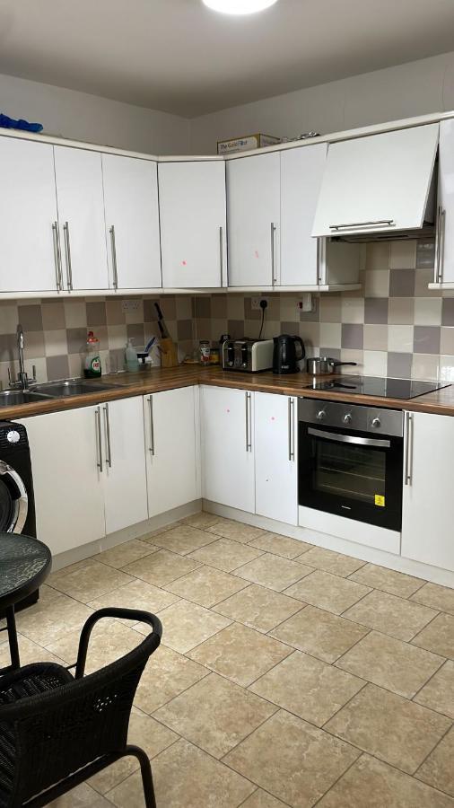 305 High Town Road Hostel Luton  Bagian luar foto