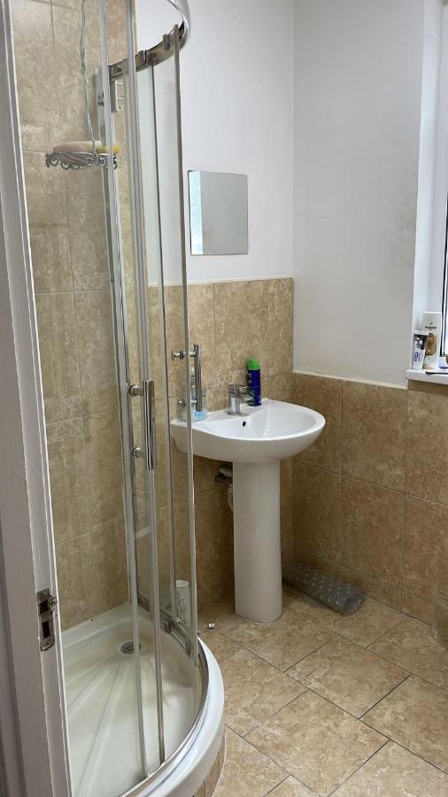 305 High Town Road Hostel Luton  Bagian luar foto