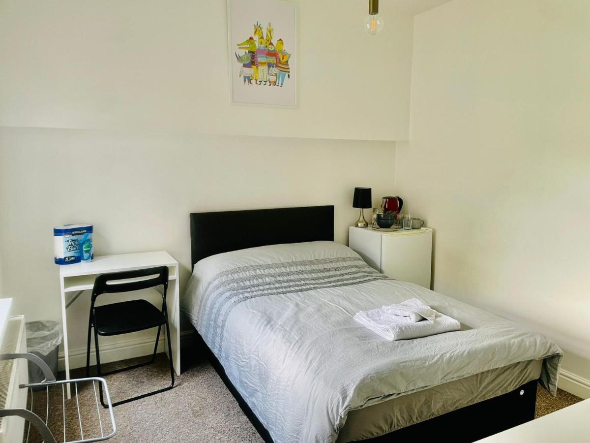 305 High Town Road Hostel Luton  Bagian luar foto